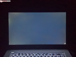 HP EliteBook 1050 G1 - Peu de fuites de lumière (ici amplifiées).