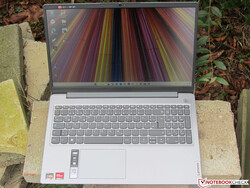 Le Lenovo IdeaPad 3 15ABA7 (82RN007LGE), fourni par :