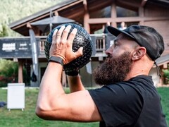 Le bracelet Helio Strap d'Amazfit (photo) reçoit la mise à jour 3.2.8.3. (Source : Amazfit)