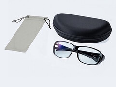 Les lunettes Kenko Tokina Asterism sont livrées avec un étui rigide et une pochette souple. (Source de l'image : Kenko Tokina)