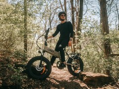 Le vélo électrique PVY Z20 PLUS est doté d'un système de triple suspension. (Source de l'image : PVY ebike)