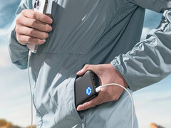 Seules certaines options de couleur noire et bleue de la banque d'énergie vendue par Amazon font l'objet d'un rappel. Photo : une photo promotionnelle du chargeur portable. (Source : Iniu)