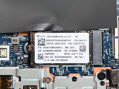 SSD primaire M.2-2242 (occupé par le SSD de base)