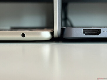 MacBook Air 15 (à gauche) vs. Galaxy Book4 Pro (à droite)