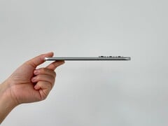 L&#039;Infinix Hot 60 Pro+ semble disposer d&#039;une triple caméra à l&#039;arrière. (Source de l&#039;image : UniverseIce sur X)