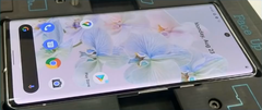 Le Pixel 6 Pro dispose d'une batterie beaucoup plus importante que le fleuron passé du Pixel (source d'image : Norman Rasheed)