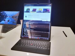 Le ThinkPad X1 Fold 2022 a pris de l&#039;ampleur (image : Notebookcheck)