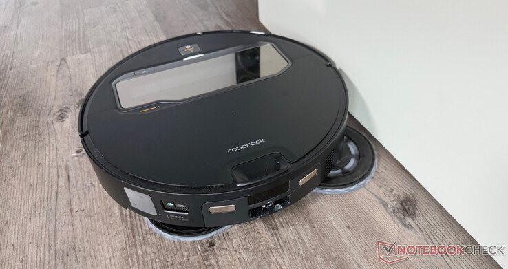 Roborock Saros Z70 pour aspirer et passer la serpillière (avec la serpillière étendue)