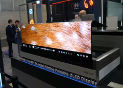 déploiement d&#039;un écran OLED de 65 pouces imprimé au jet d&#039;encre (Source d&#039;image : Charbax sur YouTube)