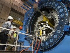 Cette image montre l&#039;installation du calorimètre hadronique interne au sein de sPHENIX (Source de l&#039;image : Brookhaven National Laboratory ; recadré)