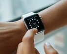 Apple La montre : La montre ne se porte pas seulement au poignet (image symbolique, Luke Chesser)