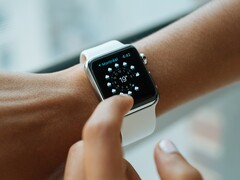 Apple La montre : La montre ne se porte pas seulement au poignet (image symbolique, Luke Chesser)