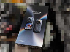 Gros plan sur l'emballage de vente de l'Insta360 X6.