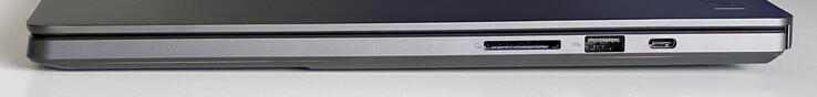 À droite : Lecteur de carte SD (UHS-II), USB-A 3.2 Gen 2 (10 GBit/s), USB-C 3.2 Gen 2 (10 GBit/s, DisplayPort 1.4, Power Delivery)