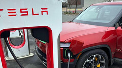 Rivian EV à un superchargeur Tesla (image : nonnac/Reddit)