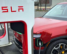 Rivian EV à un superchargeur Tesla (image : nonnac/Reddit)