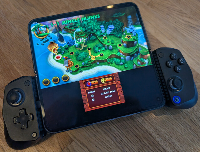 Sur le papier, l'émulation de la 3DS semble être un excellent cas d'utilisation pour un appareil pliable (Image Source : Notebookcheck)