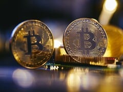 Malgré la tendance actuelle à la baisse du marché des crypto-monnaies, une prévision spécifique prévoit toujours qu&#039;un bitcoin pourrait valoir 1 million de dollars US d&#039;ici la mi-2025 (Image : Michael Förtsch)