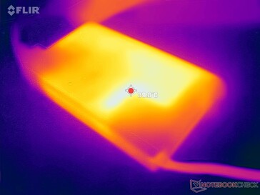 L'adaptateur secteur peut atteindre jusqu'à 40 °C en cas de charges lourdes