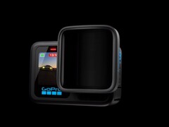 La lentille anamorphique de la GoPro Hero 13 Black est facile à installer (Source : GoPro)