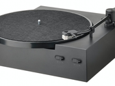 La gamme IKEA OBEGRÄNSAD, conçue en partenariat avec Swedish House Mafia, comprendra un tourne-disque. (Image source : IKEA)