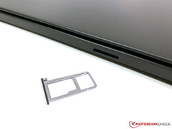 Le tiroir du ThinkPad T490s pour micro SD et nano-SIM est familier, repris des smartphones.