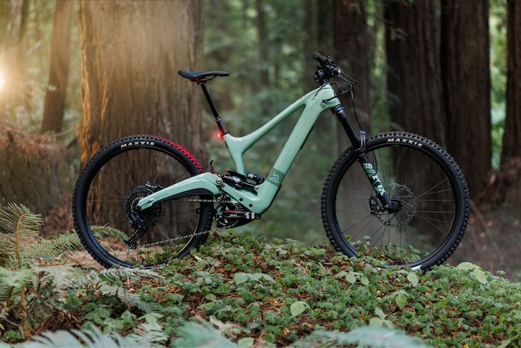 Le vélo de montagne électronique Ibis Oso en vert forêt. (Image source : Ibis)