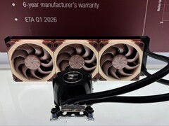 Le refroidisseur de CPU AIO de Noctua présenté au Computex 2025. (Source de l'image : Computerbase)