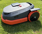 Le Segway Navimow X3 est doté d'un large éventail de fonctionnalités. (Source de l'image : Marcus Schwarten / Notebookcheck)
