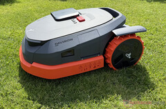 Le Segway Navimow X3 est doté d&#039;un large éventail de fonctionnalités. (Source de l&#039;image : Marcus Schwarten / Notebookcheck)