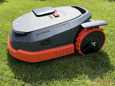 Le Segway Navimow X3 est doté d'un large éventail de fonctionnalités. (Source de l'image : Marcus Schwarten / Notebookcheck)