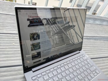 ThinkBook 13x G1 en utilisation extérieure
