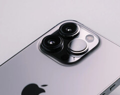 Apple devrait introduire des appareils photo natifs de 48 MP plus tard cette année dans la série iPhone 14 Pro. (Image source : Howard Bouchevereau)