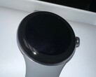 La Pixel Watch a une lunette beaucoup plus épaisse que ne le suggèrent les rendus marketing. (Image source : u/Suckmyn00dle)