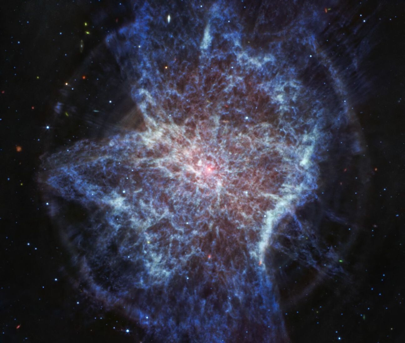 Image dans l'infrarouge moyen de la nébuleuse planétaire NGC 6072 (Source de l'image : NASA, ESA, CSA, et STScI)