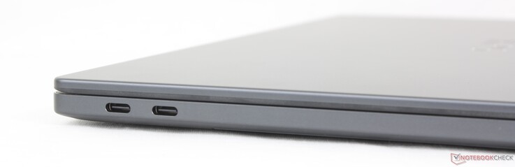 Gauche : 2x USB-C Thunderbolt 4 avec DisplayPort 2.1 + Power Delivery