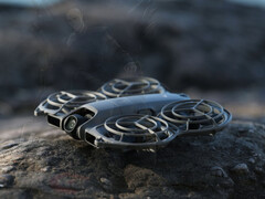 Le DJI Neo 2 devrait peser 135 g comme son prédécesseur. (Source de l'image : via Igor Bogdanov)