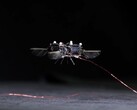 Le robot abeille en vol (Source de l'image : David von Blohn/CNN ; capture d'écran recadrée)