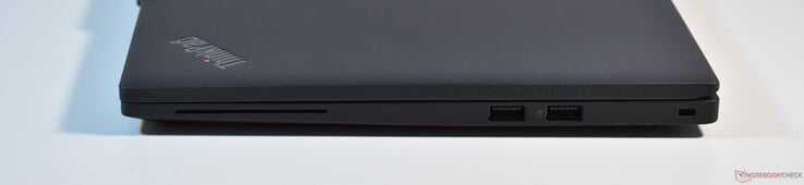 droit : Lecteur de carte à puce, 2x USB A 3.2 Gen 1, emplacement Kensington Lock