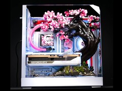 Le PC personnalisé Cherry Bloom est doté de pétales en alliage de titane thermosensibles.