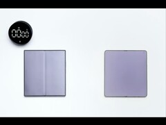 Galaxy Z Fold 7 (à gauche) et Oppo Find N6 (à droite) dépliés.