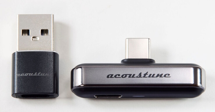 Un adaptateur USB-C vers USB-A est fourni avec le transmetteur Bluetooth Acoustune ATX001.