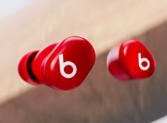 Les écouteurs Beats Solo Buds sont proposés en quatre couleurs, dont le rouge (Image : Apple)