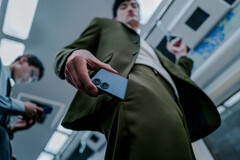 L'ASUS Zenfone 9 arrive en quatre couleurs à partir de 799 €. (Image source : ASUS)