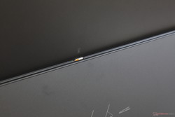 L'emplacement nano-SIM du HP Spectre Folio 13 est situé derrière l'écran.