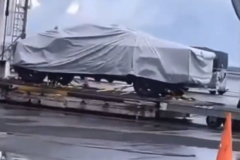 Le design anguleux du Cybertruck le rend facile à repérer dans une file d'attente. (Source de l'image : Cybertruck Owners Club)