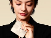 Xiaomi a publié des affiches teasers officielles, des photos de presse et une vidéo teaser du téléphone à clapet Mix Flip 2 doté d'un appareil photo Leica. (Source de l'image : Xiaomi)