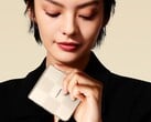 Xiaomi a publié des affiches teasers officielles, des photos de presse et une vidéo teaser du téléphone à clapet Mix Flip 2 doté d'un appareil photo Leica. (Source de l'image : Xiaomi)