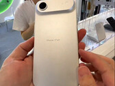 le mannequin de l'iPhone 17 Air présenté sur le site Apple Store China donne du crédit à une précédente fuite sur le design de l'appareil. (Source de l'image : Majin Bu sur X)