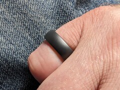 Le McLEAR RingPay 2 est désormais disponible dans les coloris Silver et Stealth (noir mat, ci-dessus). (Source de l'image : McLEAR)